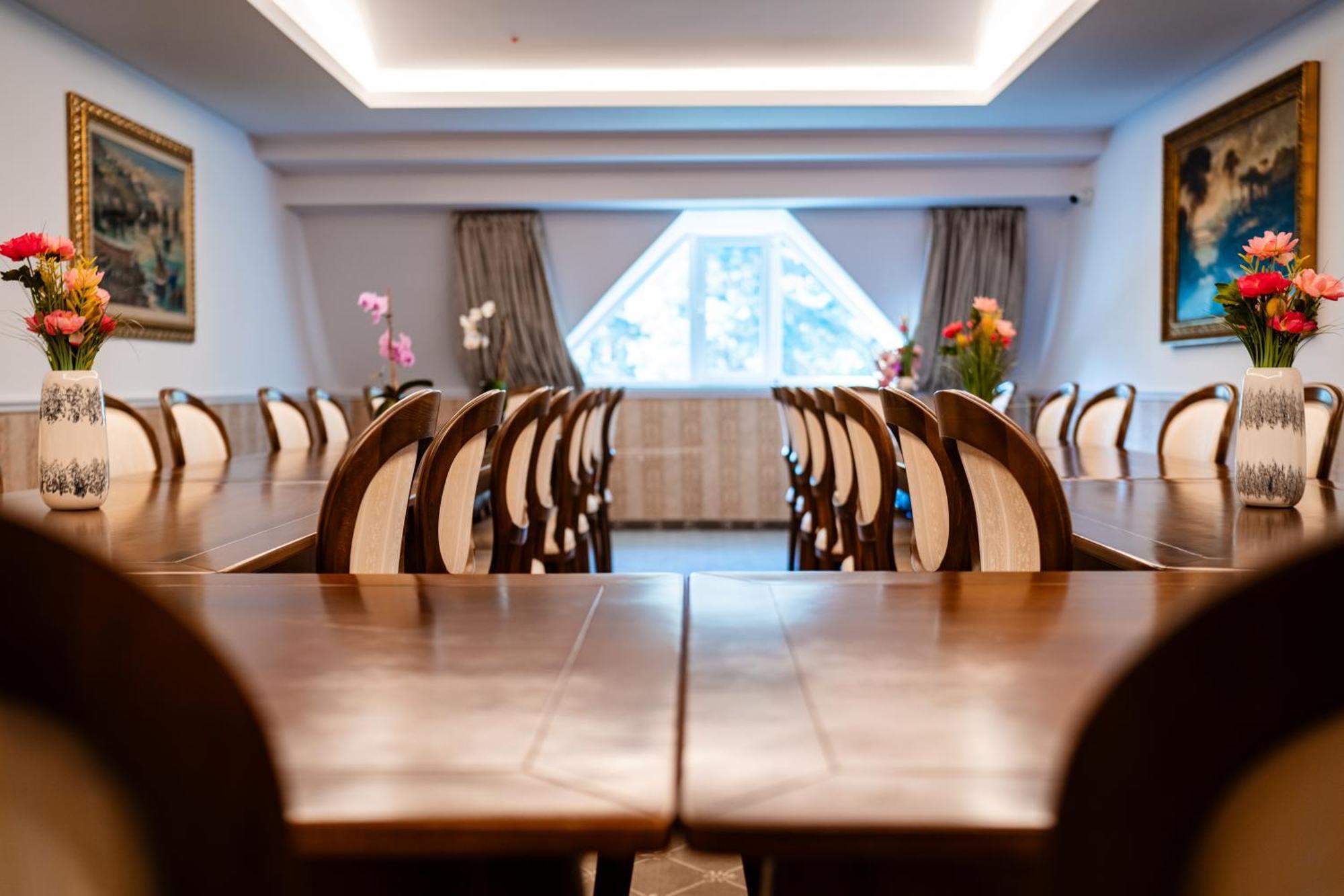 Carpentiere Arena Hotel Răşinari Eksteriør billede